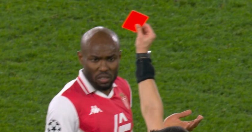 Jogador do Mónaco pediu amarelo Carreras e acabou expulso (VÍDEO)