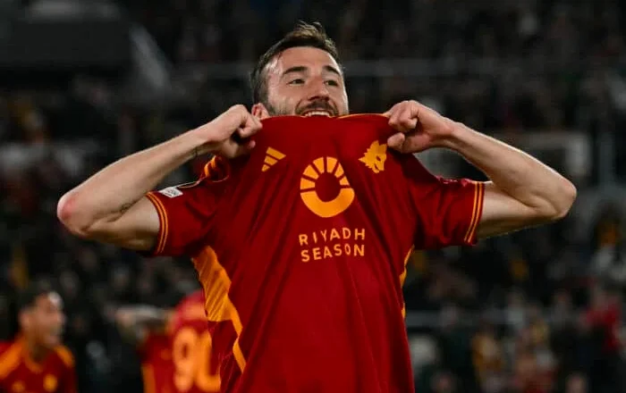 Ex-Benfica expulso frente ao FC Porto por este lance (VÍDEO)