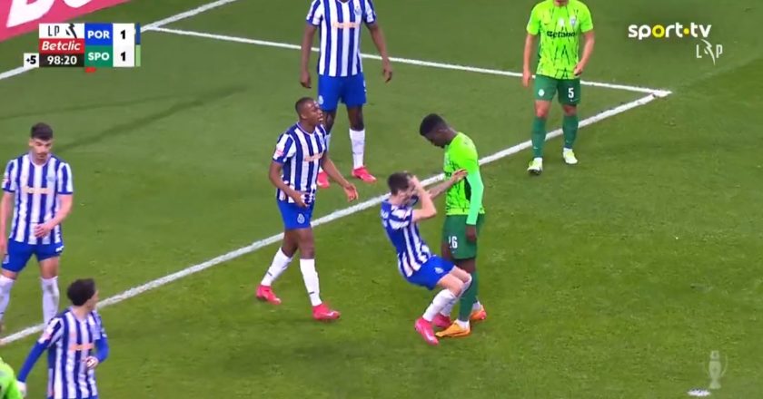 A expulsão direta a Diomande após agressão a Fábio Vieira (VÍDEO)