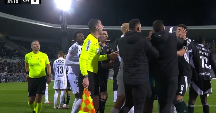 José Fonte foi agredido e teve de ser agarrado (VÍDEO)