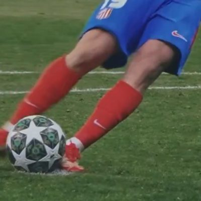 Tocou ou não tocou? A repetição aproximada que tira as dúvidas ao penálti anulado a Alvarez (VÍDEO)