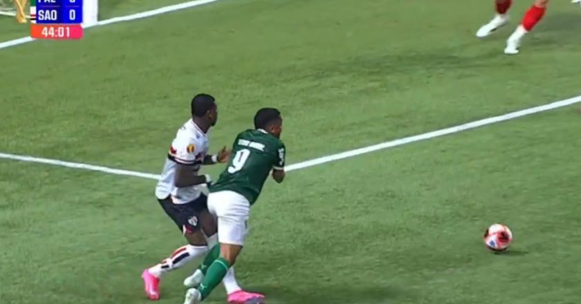 Penálti polémico a favor do Palmeiras de Abel Ferreira está a dar muito que falar no Brasil