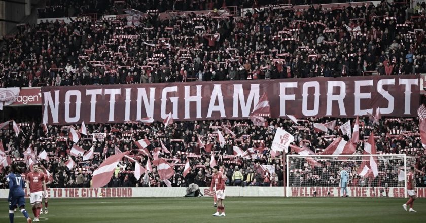 Arrepiante! Hino do Nottingham Forest teve coreografia em bom português