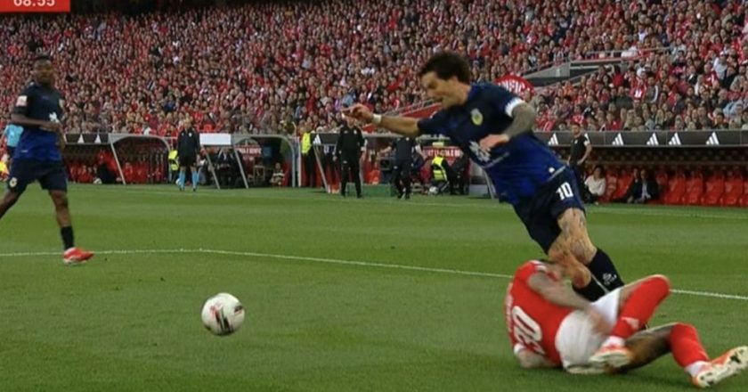 O POLÉMICO penalti assinalado contra o Benfica (VÍDEO)