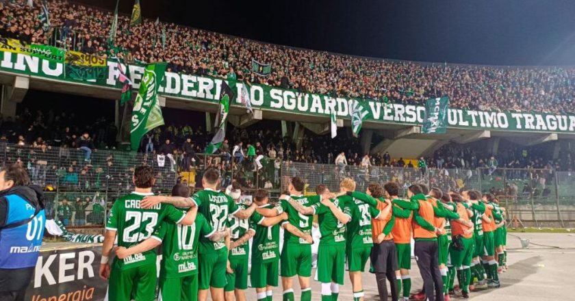 A equipa que sobe de divisão sempre que um Papa morre