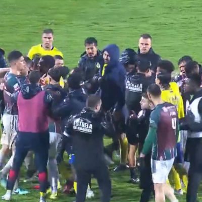 Jogo entre o Arouca e o Estrela da Amadora acabou em confusão e com a intervenção da GNR (VÍDEO)
