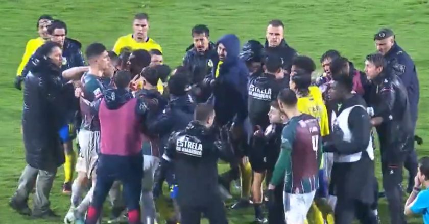 Jogo entre o Arouca e o Estrela da Amadora acabou em confusão e com a intervenção da GNR (VÍDEO)