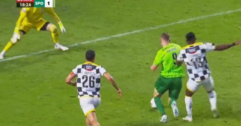 Gyokeres voltou a ‘simular’ penalti e o árbitro mandou seguir