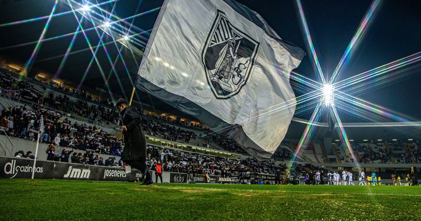 Jogador do Vitória SC deixa o futebol aos 24 anos para entrar no exército