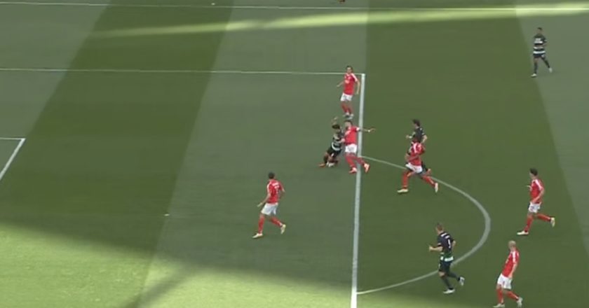 Sporting ficou a pedir penalti e  CARTÃO VERMELHO para Otamendi neste lance (VÍDEO)