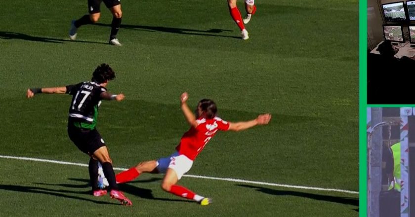 Bruma marca o 2º mas o VAR anula por falta neste lance (VÍDEO)
