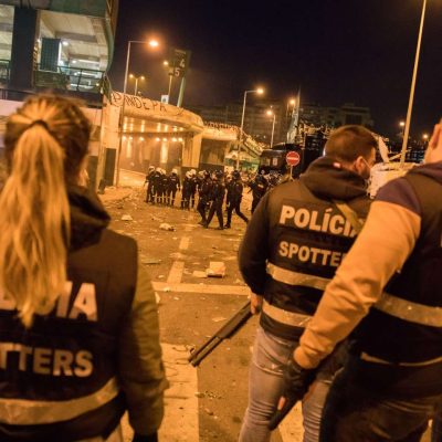 Adepto do Sporting AGREDIDO por agente da PSP após algemado (VÍDEO)