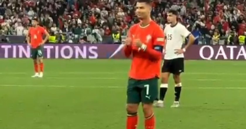 Cristiano Ronaldo foi provocado com cânticos por Messi e respondeu assim (VÍDEO)