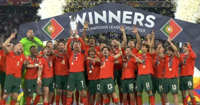 O momento em que Portugal levantou a taça da Liga das Nações (VÍDEO)