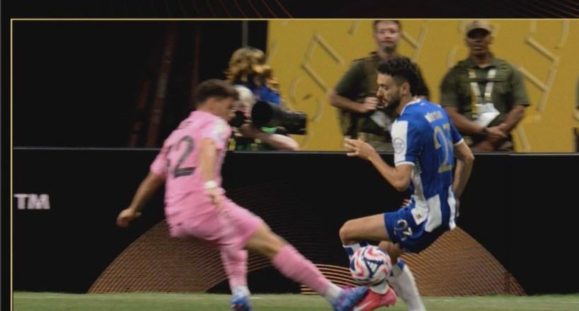 O lance que deu penalti a favor do FC Porto que está a correr o mundo (VÍDEO)
