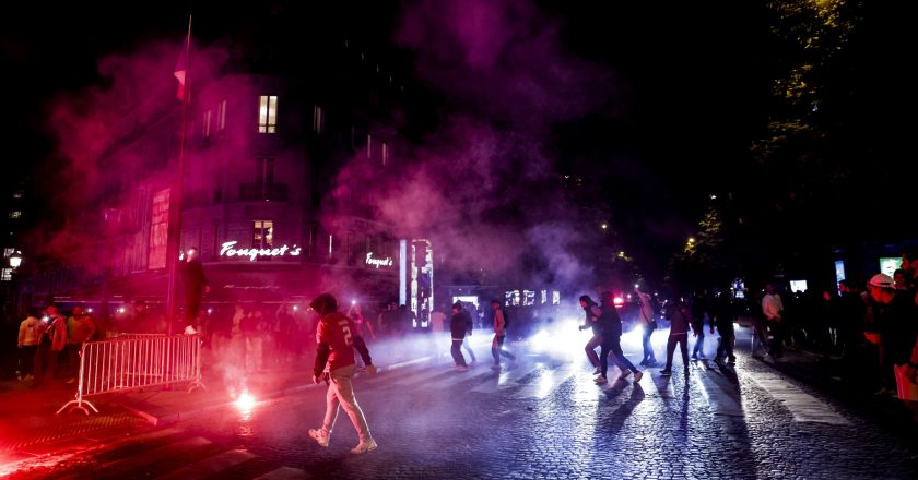 Festa do PSG terminou com 2 mortos, mais de 500 detidos e várias lojas vandalizadas