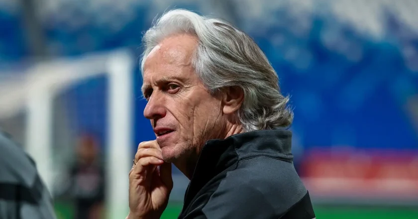 Jorge Jesus RASGA João Félix após estreia: “está completamente fora dela”