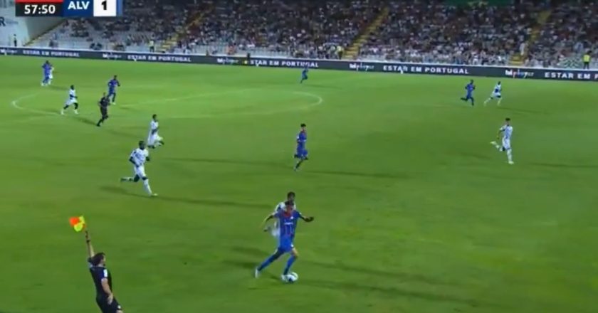 O golo ANULADO por Hélder Malheiro ao Alverca que está a correr mundo (VÍDEO)