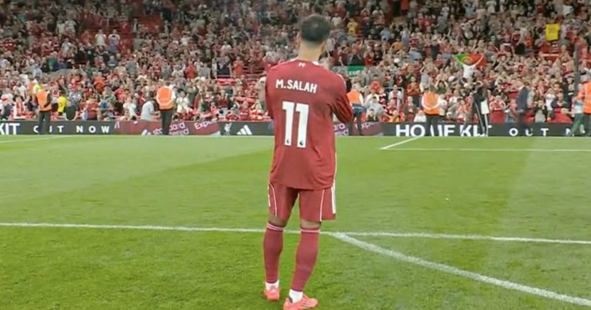 Salah ficou sozinho no final do jogo a homenagear Diogo Jota e o vídeo é de partir o coração (VÍDEO)
