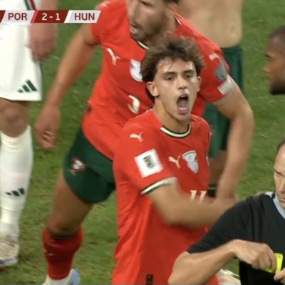 João Félix passou-se e insultou o árbitro (VÍDEO)