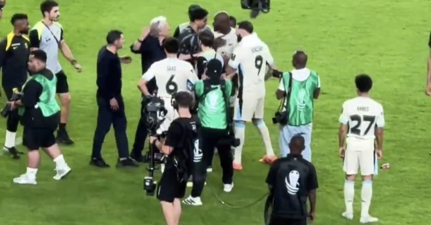 Jorge Jesus furioso no final do jogo quase deu uma cotovelada em Sérgio Conceição (VÍDEO)