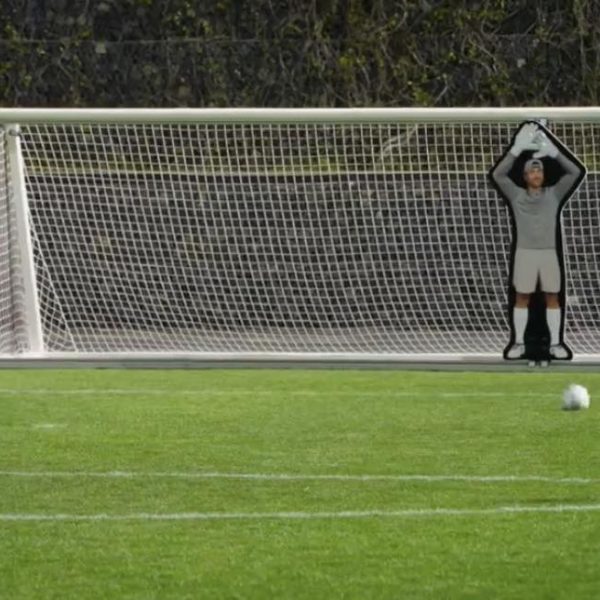 Cristiano Ronaldo desafiado a marcar a um guarda-redes imbatível (VÍDEO)