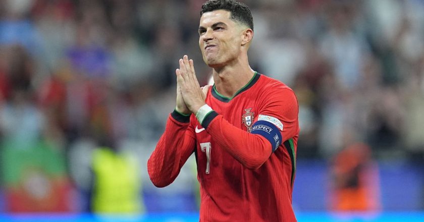 Cristiano Ronaldo usa redes sociais para deixar mensagem aos colegas em dia de jogo decisivo