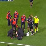 O momento em que o médico do Vitória SC foi expulso contra o FC Porto (VÍDEO)