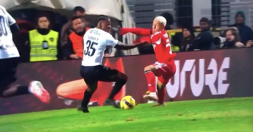 Lance que deu penálti a favor do Benfica está a dar MUITO que falar (VÍDEO)